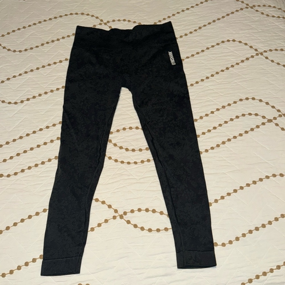 Black gym shark leggings